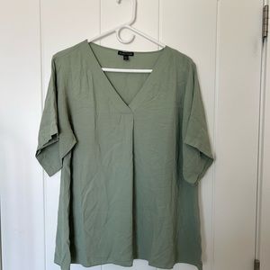 Eileen Fisher Sage Green Size Medium Blouse 100% Silk